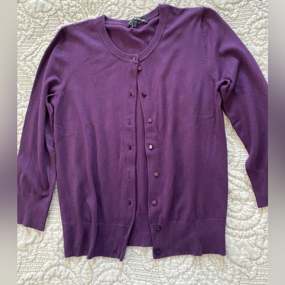 Women’s cardigan.
